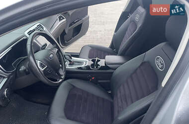 Седан Ford Fusion 2015 в 