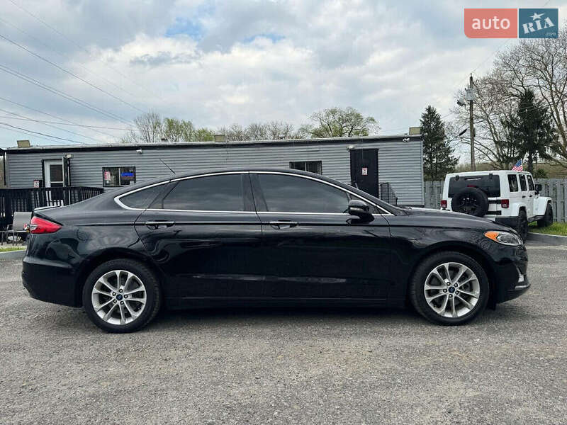 Седан Ford Fusion 2020 в Львові