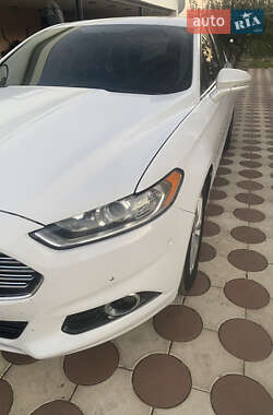 Седан Ford Fusion 2013 в 
