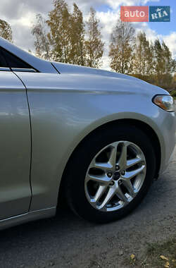 Седан Ford Fusion 2013 в 
