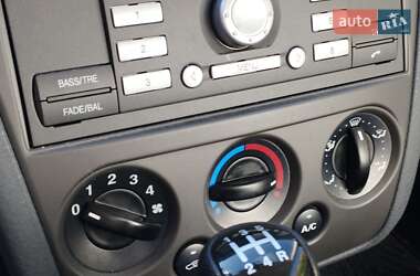 Хэтчбек Ford Fusion 2008 в 