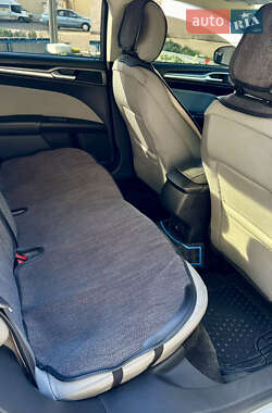 Седан Ford Fusion 2015 в 