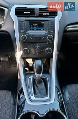 Седан Ford Fusion 2015 в 