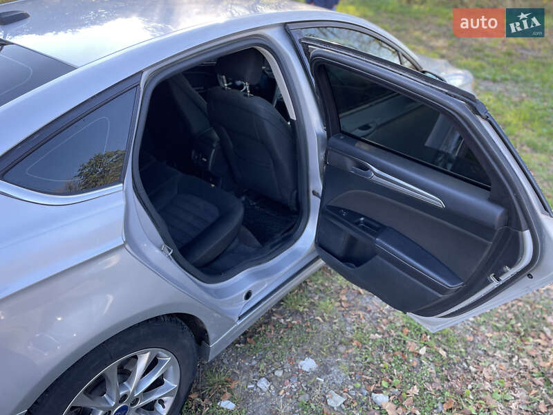 Седан Ford Fusion 2016 в Дрогобичі