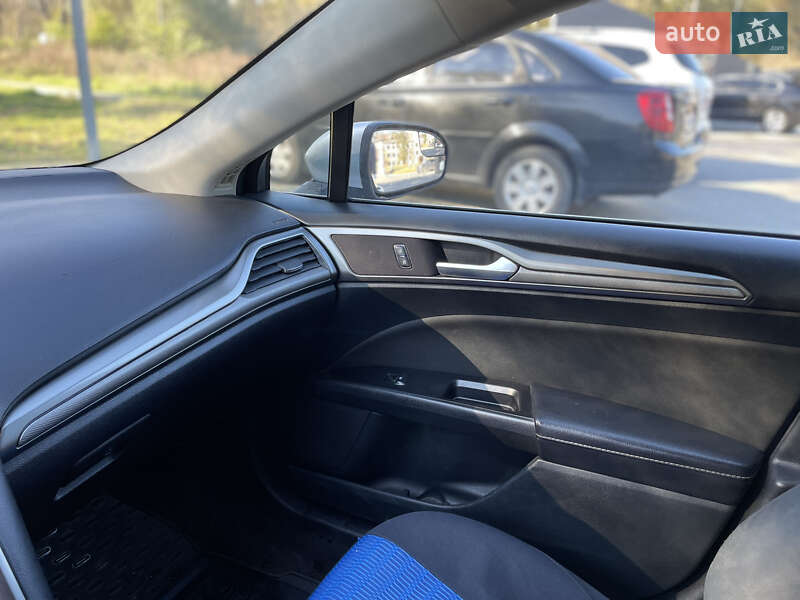 Седан Ford Fusion 2016 в Дрогобичі
