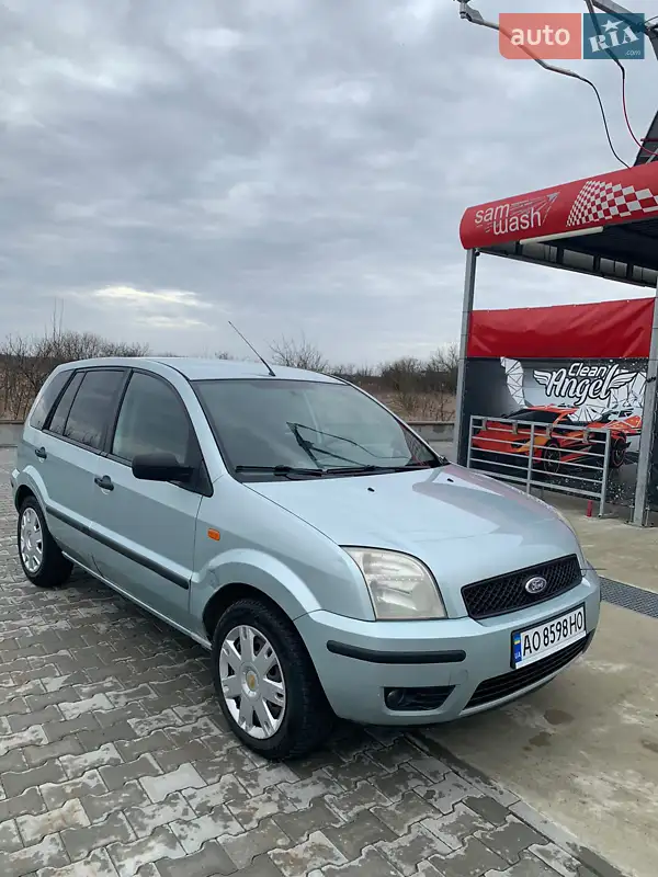Хэтчбек Ford Fusion 2003 в 