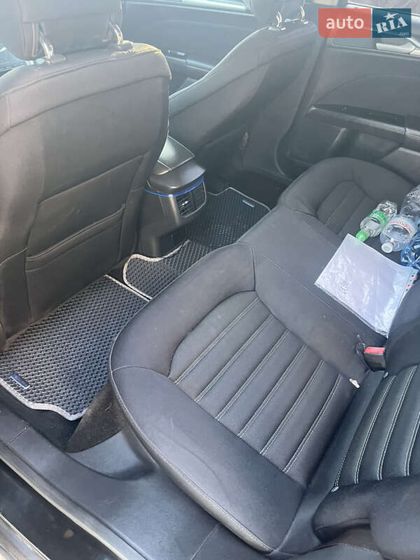 Седан Ford Fusion 2012 в Бучі