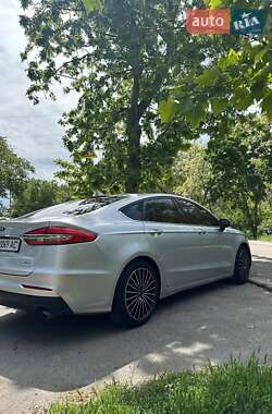 Седан Ford Fusion 2019 в Львові