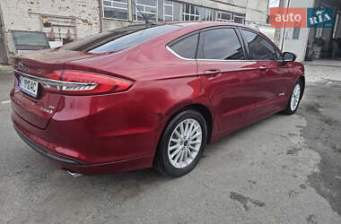Седан Ford Fusion 2017 в 