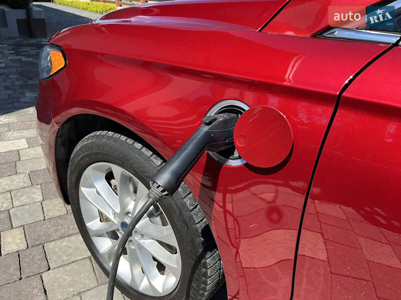 Седан Ford Fusion 2019 в Львові