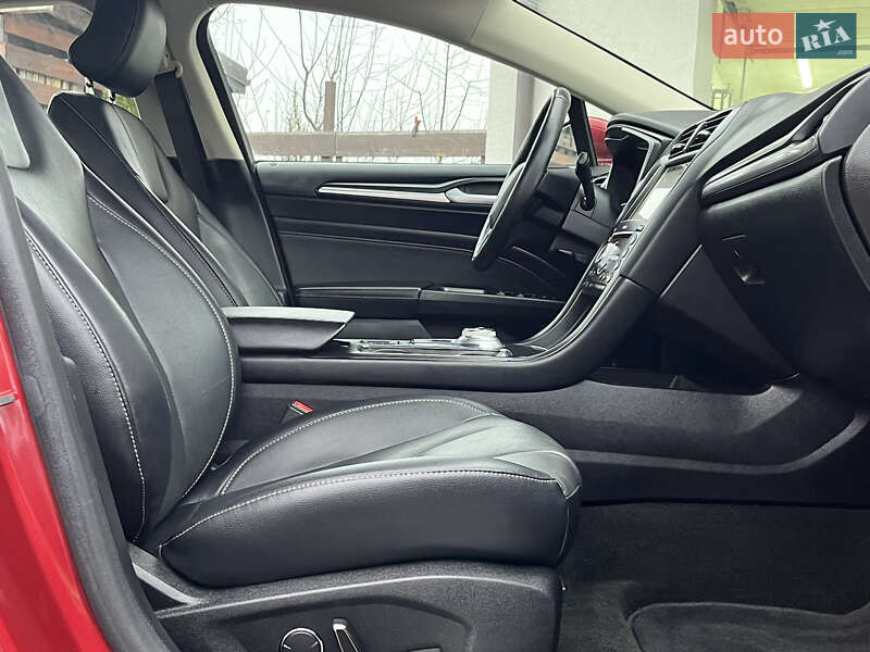 Седан Ford Fusion 2019 в Львові