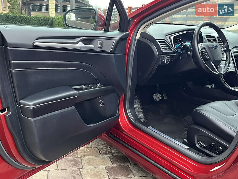 Седан Ford Fusion 2019 в Львові