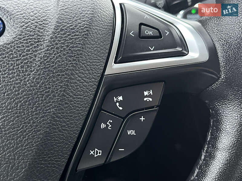 Седан Ford Fusion 2019 в Львові