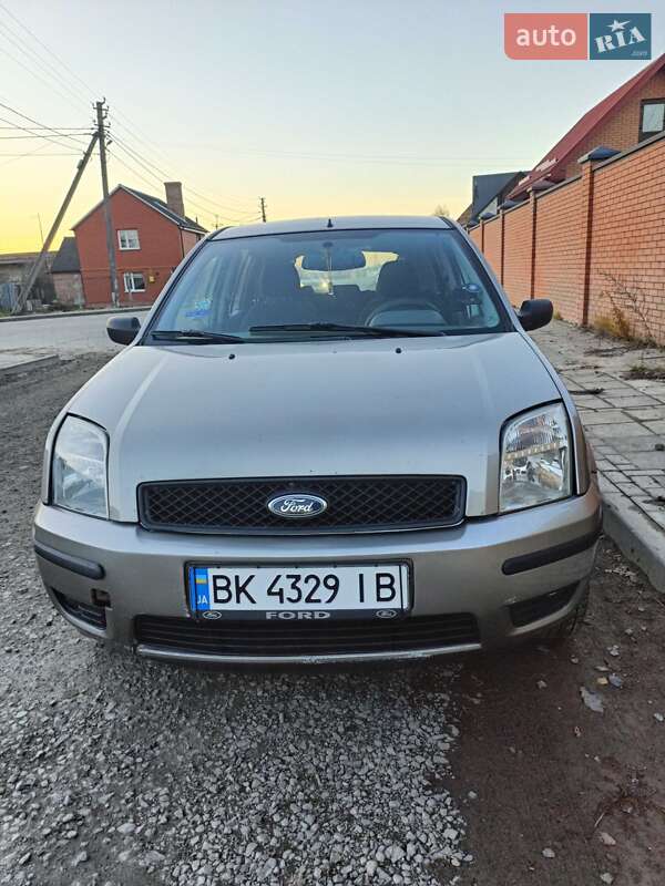 Хэтчбек Ford Fusion 2003 в Луцке