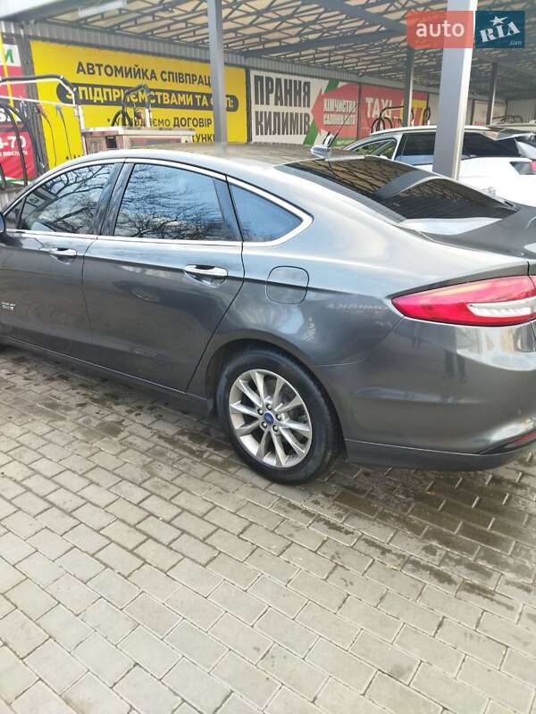 Седан Ford Fusion 2018 в Александрие
