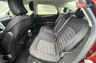 Седан Ford Fusion 2015 в 