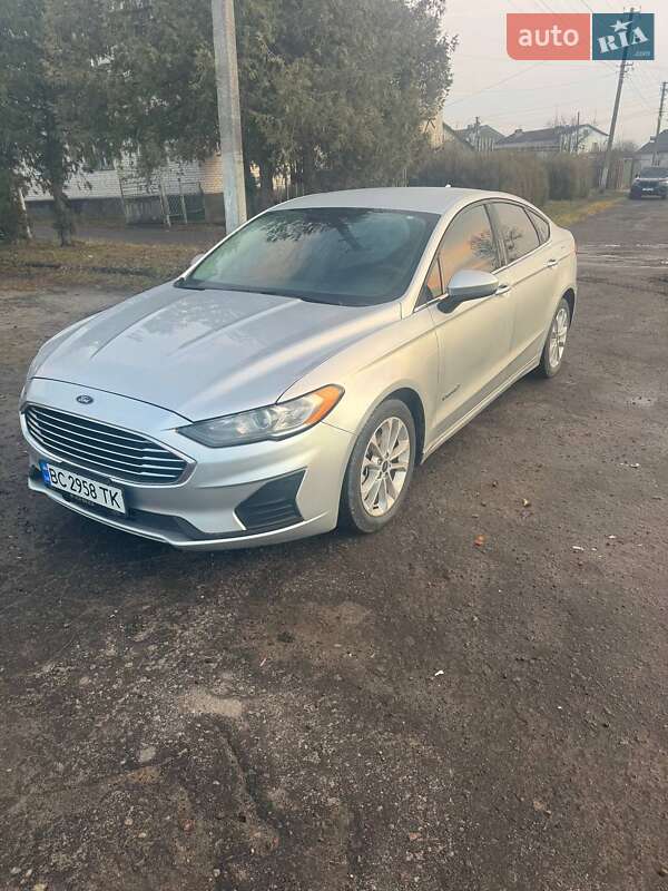 Седан Ford Fusion 2019 в Львове