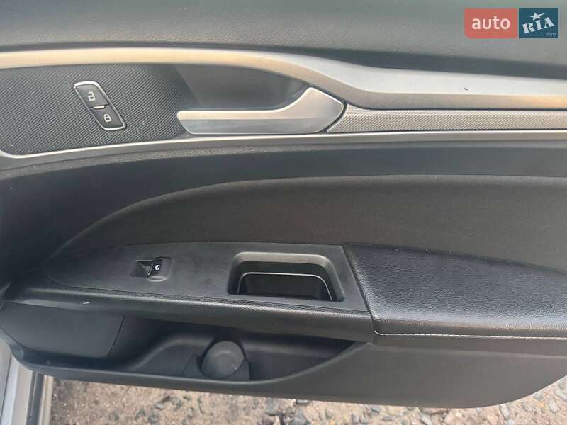 Седан Ford Fusion 2019 в Львове