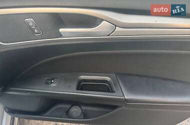 Седан Ford Fusion 2019 в 