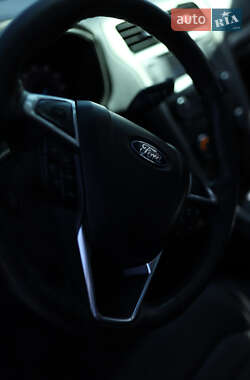 Седан Ford Fusion 2013 в 