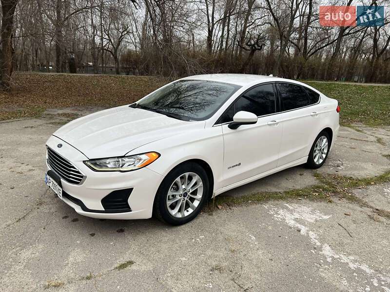 Седан Ford Fusion 2018 в 