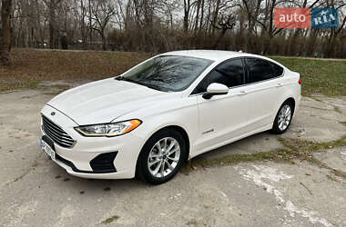 Седан Ford Fusion 2018 в 