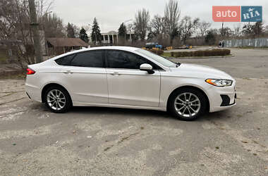 Седан Ford Fusion 2018 в 