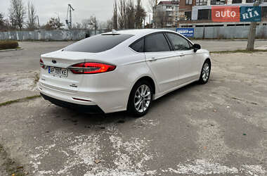 Седан Ford Fusion 2018 в 