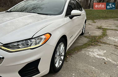 Седан Ford Fusion 2018 в 