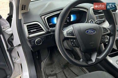 Седан Ford Fusion 2018 в 