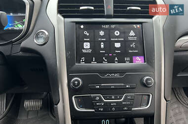 Седан Ford Fusion 2018 в 