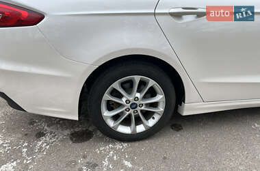 Седан Ford Fusion 2018 в 