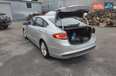 Седан Ford Fusion 2017 в Березані