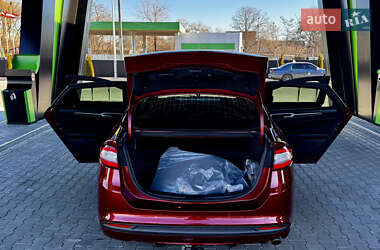 Седан Ford Fusion 2015 в 