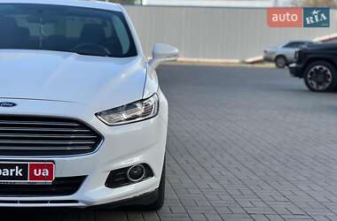 Седан Ford Fusion 2015 в 