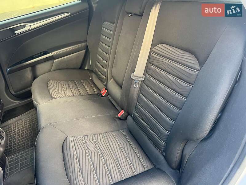 Седан Ford Fusion 2015 в Одесі