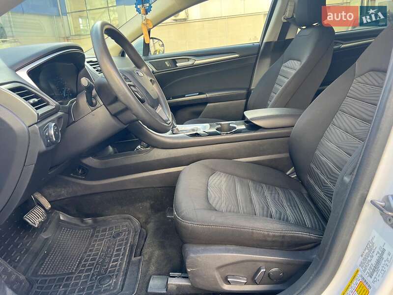 Седан Ford Fusion 2015 в Одесі