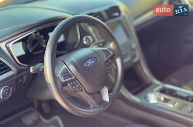 Седан Ford Fusion 2019 в 