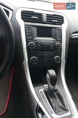 Седан Ford Fusion 2013 в Градижске