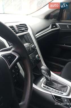 Седан Ford Fusion 2013 в Градижске