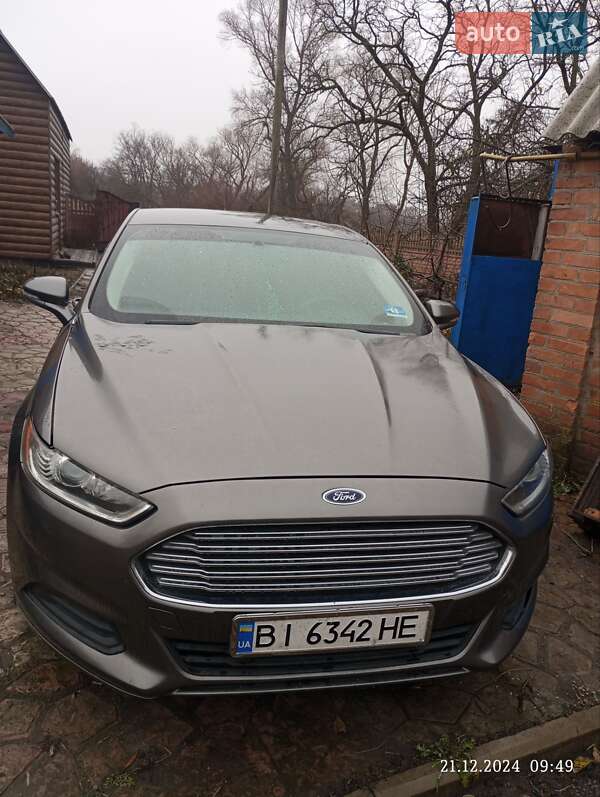 Седан Ford Fusion 2013 в Градизьку
