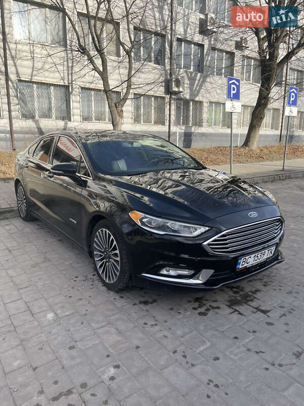 Седан Ford Fusion 2018 в Львове