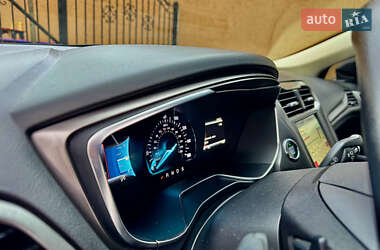 Седан Ford Fusion 2017 в 
