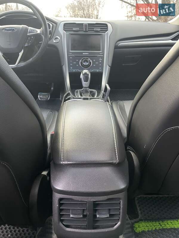 Седан Ford Fusion 2014 в Казатине