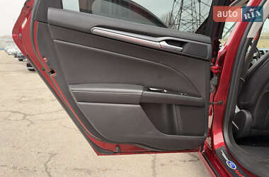 Седан Ford Fusion 2013 в 