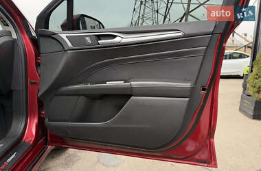 Седан Ford Fusion 2013 в 
