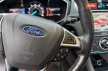 Седан Ford Fusion 2013 в 
