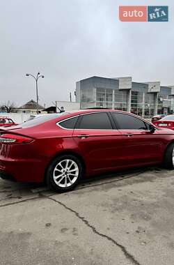 Седан Ford Fusion 2018 в 