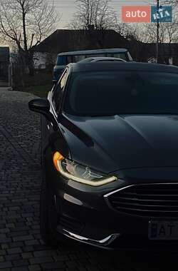 Седан Ford Fusion 2018 в 