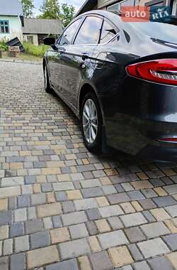 Седан Ford Fusion 2018 в 